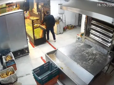 Kasabı bahane etti, fırında yaptıkları kameraya yansıdı - fotoğraf 4