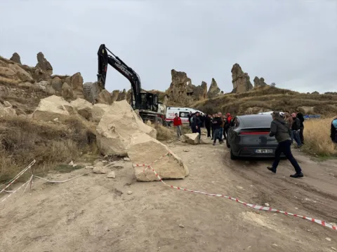 Kapadokya bölgesinde toprak kaymasına bağlı kaya düşmesi: 2 ölü - fotoğraf 1