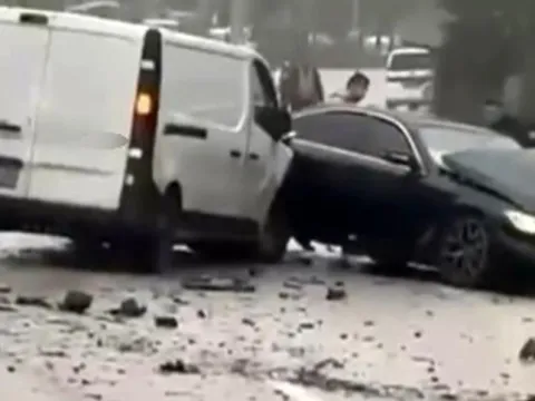 Bursa'da yağış kazayı getirdi: 5 aracın karıştığı zincirleme kazada 5 yaralı - fotoğraf 5