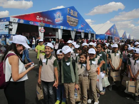 TEKNOFEST Güneydoğu, çocuklara teknoloji ve havacılıkta ilham oldu - fotoğraf 1