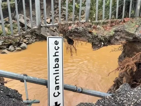 Beykoz'da köprü çöktü: Şile'de dere taştı! - fotoğraf 1