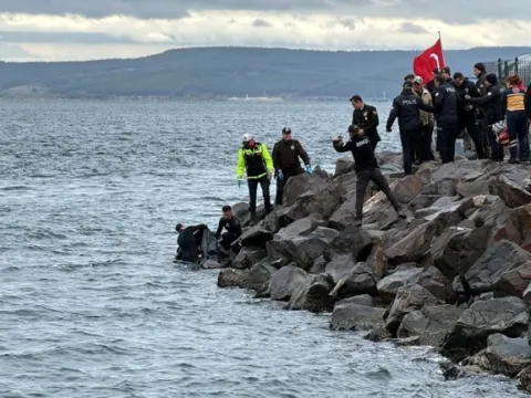 Çanakkale sahilinde acı olay: Kayalıklara vuran erkek cesedinin kimliği belli oldu - fotoğraf 3