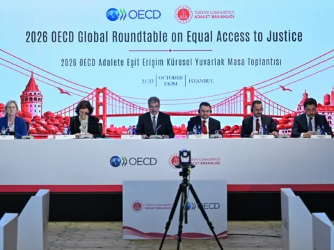 Bakan Gürlek OECD Toplantısı kapsamında 4 ülkeden mevkidaşıyla görüştü - fotoğraf 1