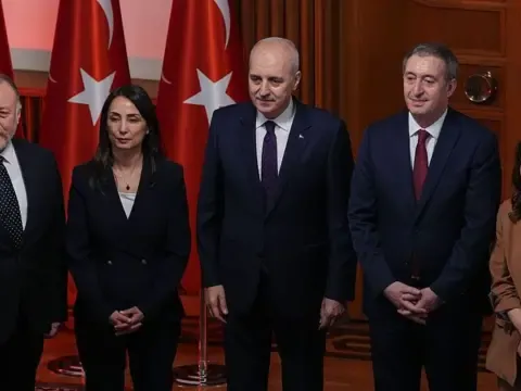 DEM Parti'den süreç değerlendirmesi: 'Çerçeve yasa üzerinden MGK vesayeti kalkmalı' - fotoğraf 1