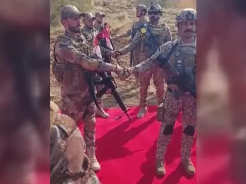 SON DAKİKA... PKK Sincar'dan çekiliyor: Irak bayrağı asıldı - fotoğraf 1