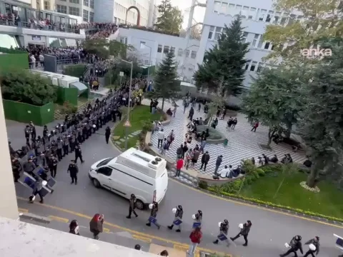 Öğrenciler yemek zammını protesto edince Boğaziçi'ne yüzlerce polis gönderildi - fotoğraf 1