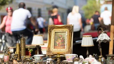 6 yıl önce pazardan aldığı tabak sayesinde milyonlar kazandı