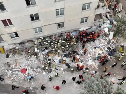Maltepe'de çöken binanın üst 2 katı kaçak çıktı! Kolonlar mı kesildi? - fotoğraf 5