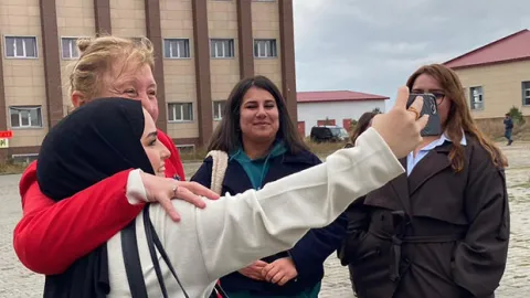 69 yaşında onur belgesiyle mezun oldu, 71 yaşında yüksek lisansa başladı