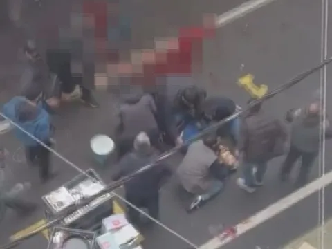 İstanbul'da pazarcılar arasında bıçaklı kavga: 1’i çocuk 6 yaralı - fotoğraf 1