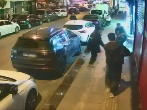 Esenler'de sokak ortasında silahlı düello: Birbirlerini vuran iki şüpheliden biri serbest - fotoğraf 4