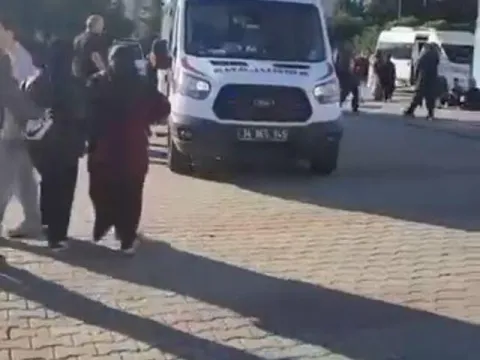 İstanbul'da okulda kavga! Yaralılar var! - fotoğraf 2