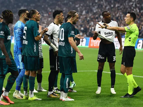 Beşiktaş 10 kişi kalmalı mıydı? Trio inceledi: 'Penaltı ve kırmızı kart!' - fotoğraf 4