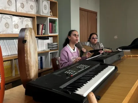 "Mutlak kulak" yeteneğiyle hayran bırakan Duygu'nun hedefi konservatuvar - fotoğraf 3