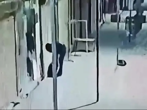 Duvarı delip kuyumcuyu soymaya kalkışmışlardı: Şüphelilerden biri yakalanmadan öldü - fotoğraf 4