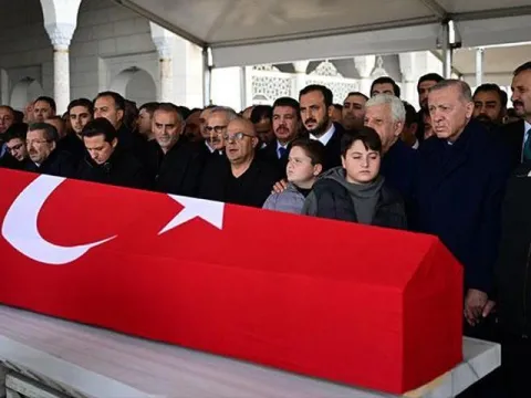 SON DAKİKA... Üsküdar Belediye Başkan Vekiline veda! Erdoğan cenaze törenine katıldı - fotoğraf 3