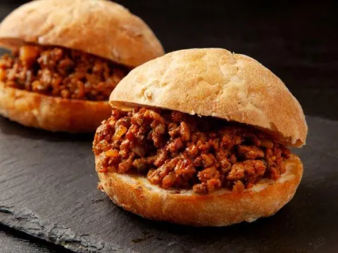 Adı kadar dağınık bir burger - fotoğraf 3