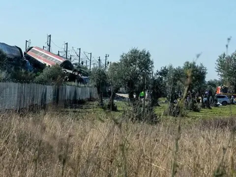 İspanya'daki hızlı tren kazasında 'en az 10 ölü' - fotoğraf 1