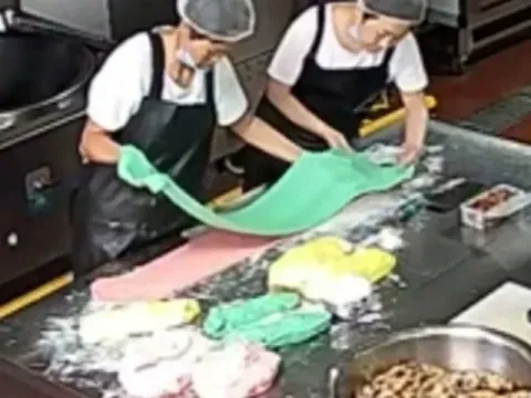 Yemekleri renkli göstermek için boya kattılar! Çin'de 247 çocuk kurşundan zehirlendi - fotoğraf 1