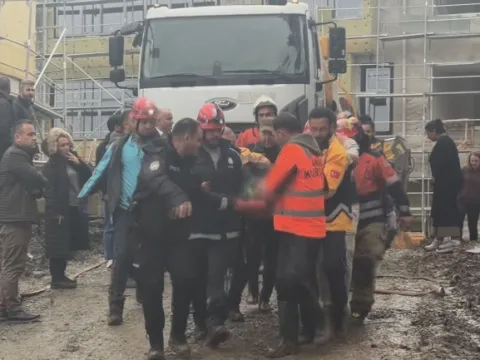 İstanbul'daki sel felaketi! Su tahliyesi yaparken kuyuya düşen işçi hayatını kaybetti - fotoğraf 3
