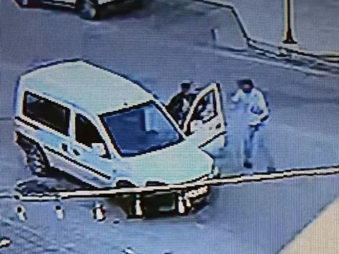 Kaputuna çıktığı aracı sürücüyü itip kaçırdı: "Kendimde değildim" savunması - fotoğraf 3