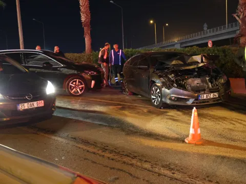 İzmir'de zincirleme kaza: 7 otomobil ve 1 motosiklet birbirine girdi - fotoğraf 3