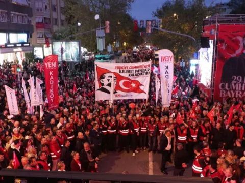 Özgür Özel: Cumhuriyet, kimsesizlerin kimsesidir - fotoğraf 3