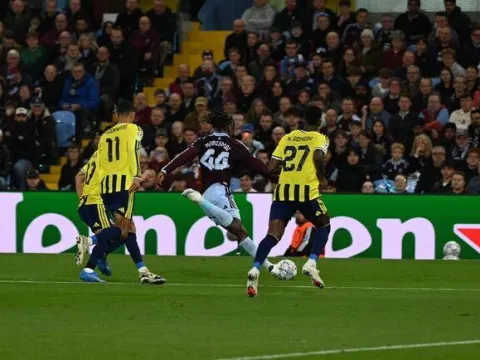 Fenerbahçe İngiltere'de ağır yaralı! - fotoğraf 2