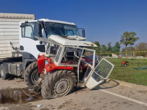 Tokat’ta kavşakta can pazarı Askeri malzeme taşıyan TIR'la traktör çarpıştı: 1 ölü, 1 yaralı - fotoğraf 4