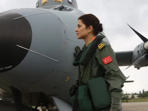 28 yaşındaki Deniz Üsteğmen Hilal Aydın tarihe geçti: Denizaltı avlayacak! - fotoğraf 2