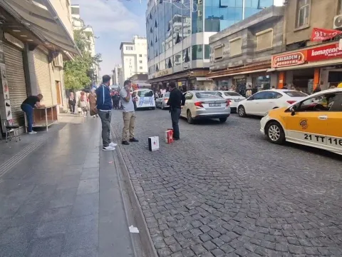 Diyarbakır'da sokak ortasında dehşet: Güpegündüz silahlı saldırı! - fotoğraf 1