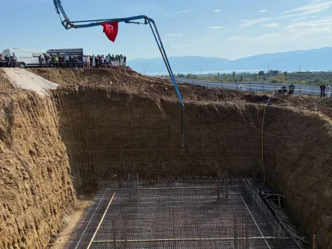 Menzil'den gövde gösterisi gibi temel atma töreni - fotoğraf 1