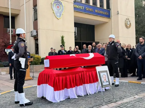 Hayatını kaybeden eski Devlet Bakanı Ünal Erkan için Emniyet Genel Müdürlüğü'nde tören - fotoğraf 3