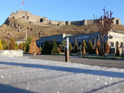 Kars'ta dondurucu ayaz: Sabah araçlarının başına gidenler buz tutan camlarla karşılaştı - fotoğraf 4