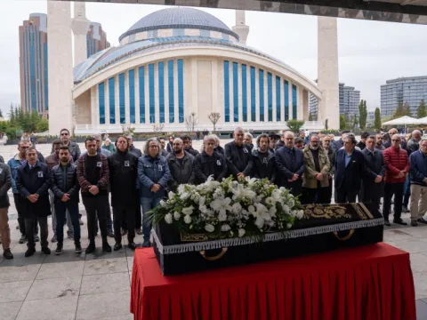 Şarkıcı Alpay son yolculuğuna uğurlandı - fotoğraf 1