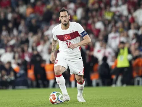 Çalhanoğlu imzayı atıyor - fotoğraf 2