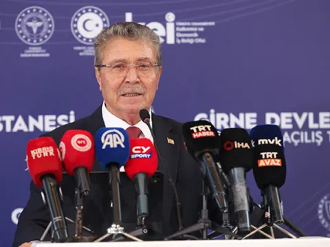KKTC Başbakanı Üstel'i duygulandıran anlar: 'Bir gece ansızın gelebilirim' parçası eşliğinde tatbikat - fotoğraf 3