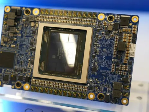 Intel'in geliri arttı kârı geriledi - fotoğraf 1