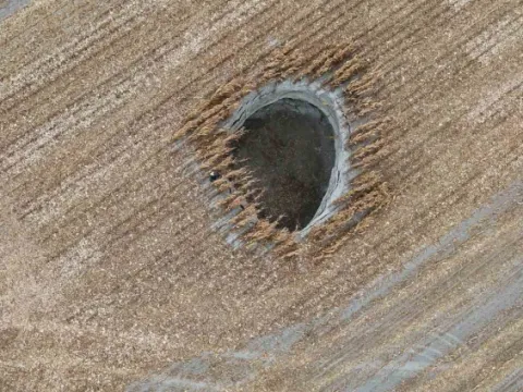 Konya'da mısır tarlasında 10 metre çapında yeni obruk oluştu - fotoğraf 1