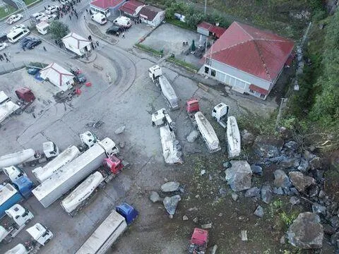 Gökten kaya yağdı! TIR parkında facia! - fotoğraf 3