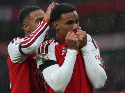 Arsenal, zirveyle puanını eşitledi! - fotoğraf 1