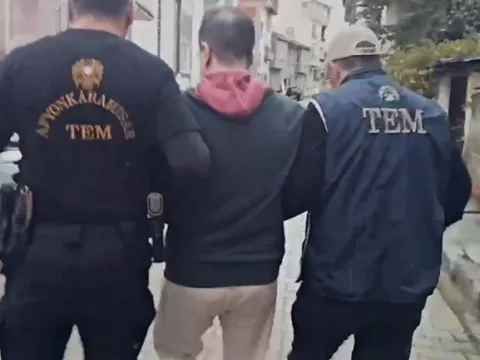 Afyonkarahisar'da ByLock kullanıcısı FETÖ firarisi gizli bölmede yakalandı - fotoğraf 3