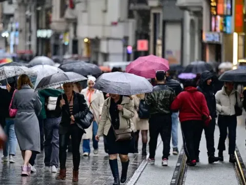 İstanbul'da yoğun yağış önlemleri: Okullar tatil, motosiklet yasak - fotoğraf 1