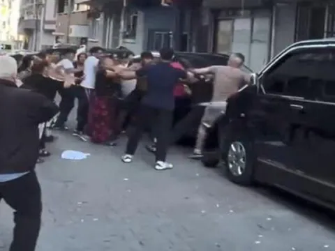 Sevgilisinin evli olduğunu öğrenen kadından tornavidalı intikam - fotoğraf 1