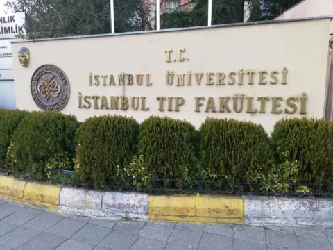 Çapa'da kadın tuvaletinde sapık paniği. Flaş patlayınca yakayı ele verdi - fotoğraf 1