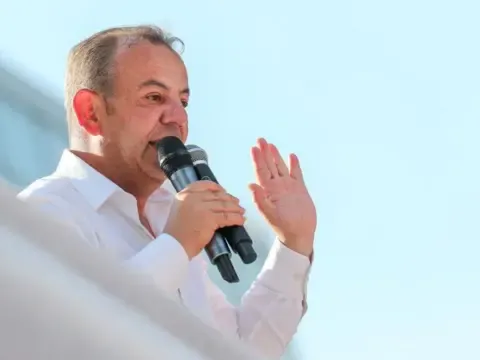 Bolu Belediyesi davasında Tanju Özcan'a yedi yıl hapis cezası - fotoğraf 1
