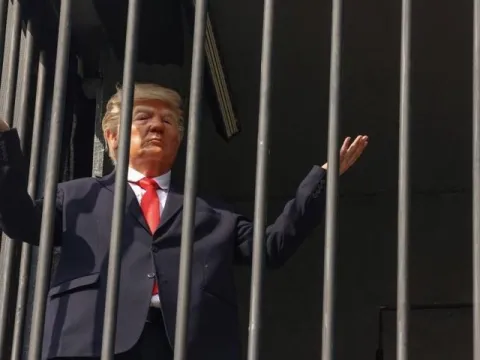 Trump, Tahran'da hücreye konuldu - fotoğraf 6