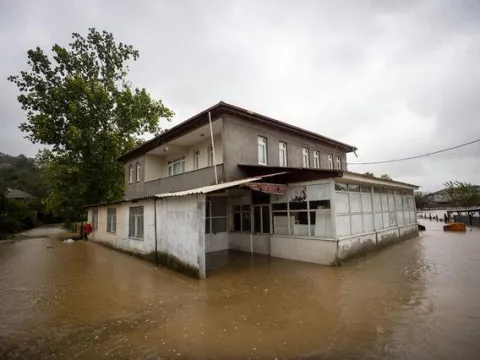 Şiddetli yağış yön değiştirdi, Sakarya ve Kocaeli'de etkili sağanak! - fotoğraf 4