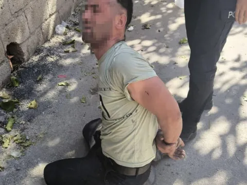 Adana'da bir garip olay: Önünü kestiği aracı böyle çaldı - fotoğraf 5