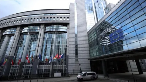 AB, çocukların çevrim içi ortamda korunmasında ortak düzenlemeler hedefliyor